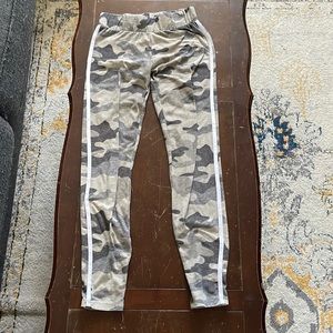 Only available for pick up in Lindsay Ontario.